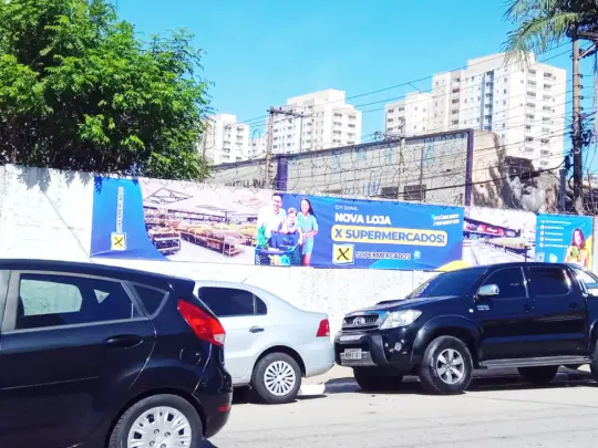 Banner produzida e instalada sob medida.