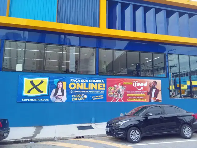 Banners promocionais produzida e instalada sob medida.