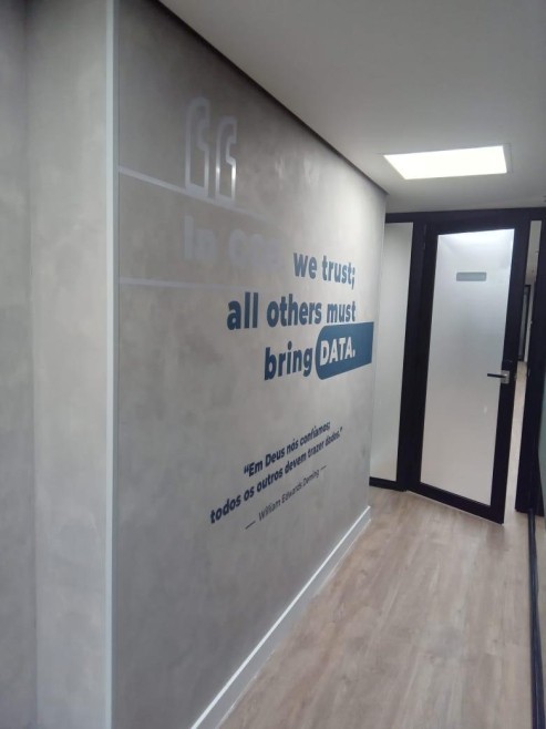 Adesivo de Parede - Impressão e Aplicação