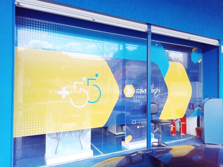 Adesivo Perfurado Personalizado 6