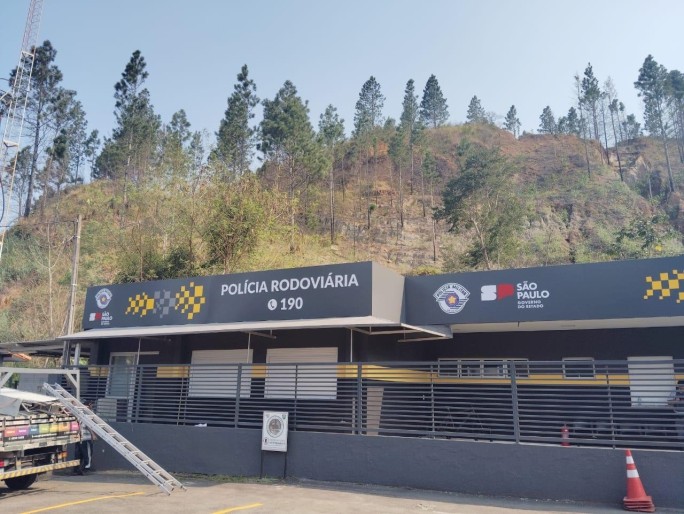 Fachada em ACM com Letras Caixa