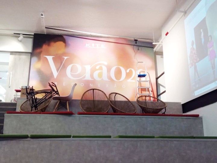 Impressão e Aplicação de Adesivo 3