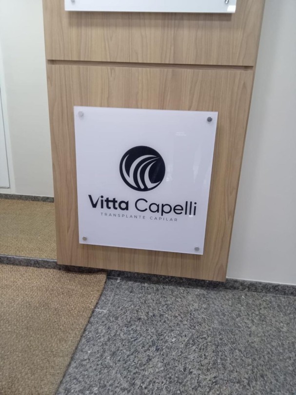 Placa de vidro adesivada