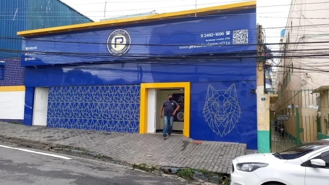 Fachada de escola em ACM