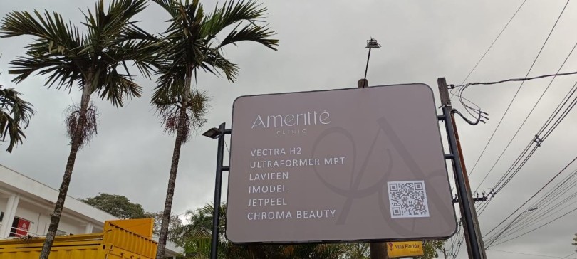 Totem de acm para comércio