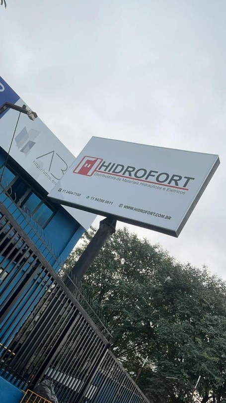 Totem em ACM com LED